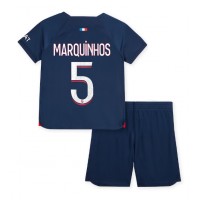 Billiga Paris Saint-Germain Marquinhos #5 Barnkläder Hemma fotbollskläder till baby 2023-24 Kortärmad (+ Korta byxor)